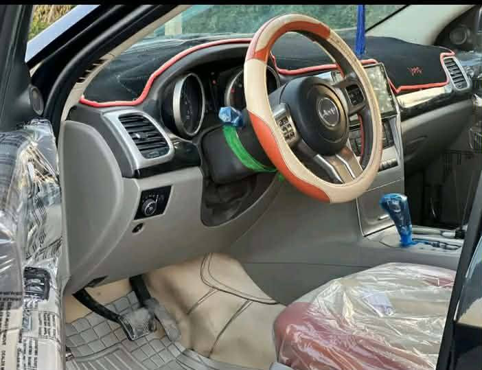 سلام عليكم جيب موديل 13 وارد امريكي بيه جاملغ اليمن فقط او بنيد كلير بدون حادث مكينه  كفاله عامه 3600 رقم بغداد بسمي تحويل ثاني يوم مواصفات فور ويل السياره فتحه سقف كشنات كهرابايه بصمه او بصمت ابواب تشغيل عن بعد تحكم ستيرن لايت زنون اصلي دمام خلفي كامره دواره حساسات خلفيه تبريد فول المكان بابل محاويل ***********
