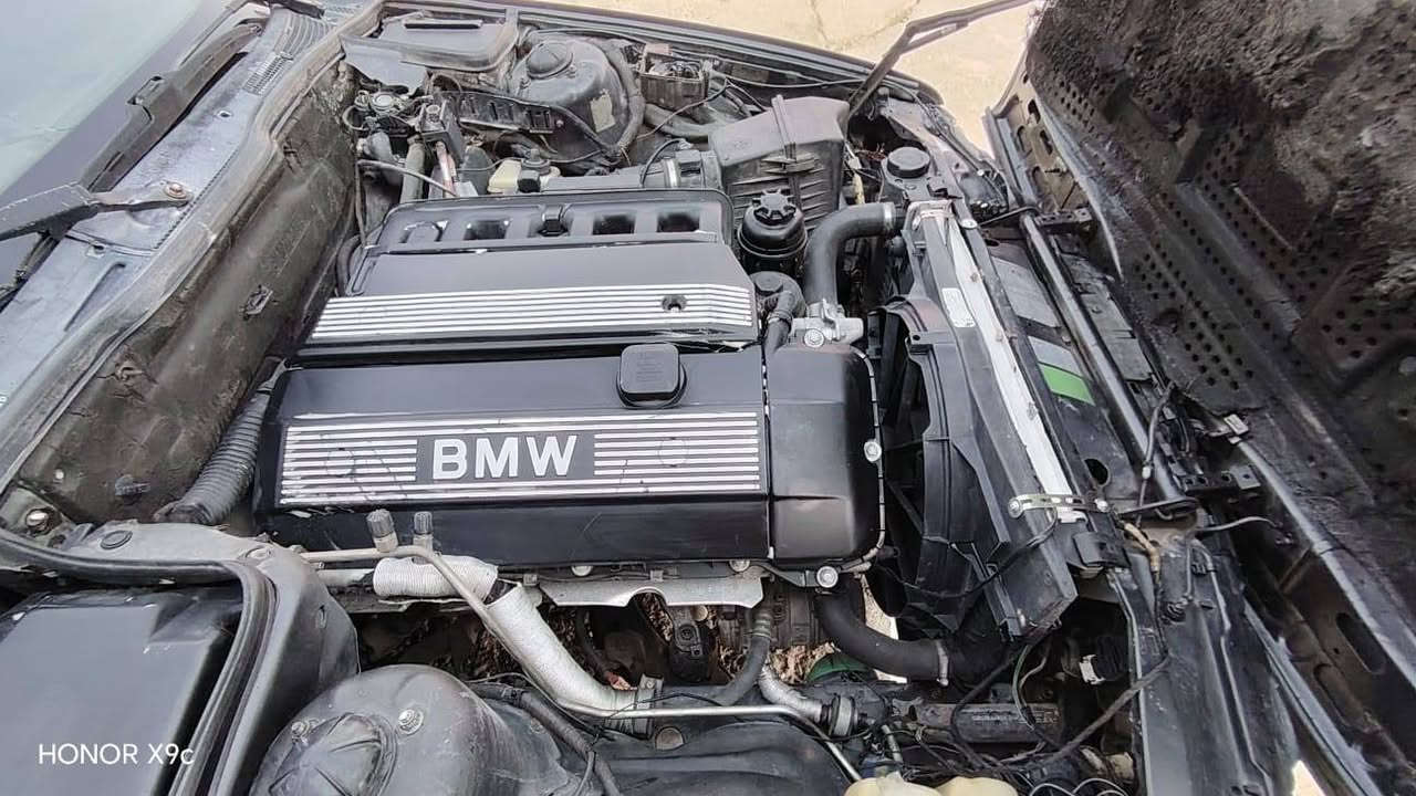 السلام عليكم بي ام للبيع 525 رقم رقم صلاح الدين ألماني سنويه لل٢٨ مكينه ٢٨ مكينه وكير شرط مامفتوح بيها برغي بنكه كهربائية سيارة مكفوله منل حادث سيارة مكفوله منل خياس تخم تاير جديد ويل خليه سياره مصبوغه للجماليه داخله فرن،،
سعر سياره♡{ 58}وبيه مجل 
 موديل ٩٣ داخل جلد سلايت شقال سيارة فول،، مكان السيارة صلاح الدين بيجي الاتصال على الرقم ***********
