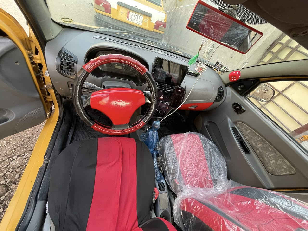 السلام عليكم سياره طيبه موديل  ١٥  سياره شوفت عينك ما ناقصه شي كلشي جديد بيه السعر ٣٣ وبيه مجال شرط  تحويل  مباشر شي قليل سياره بغداد فلكه سلمان الاتصال ***********
