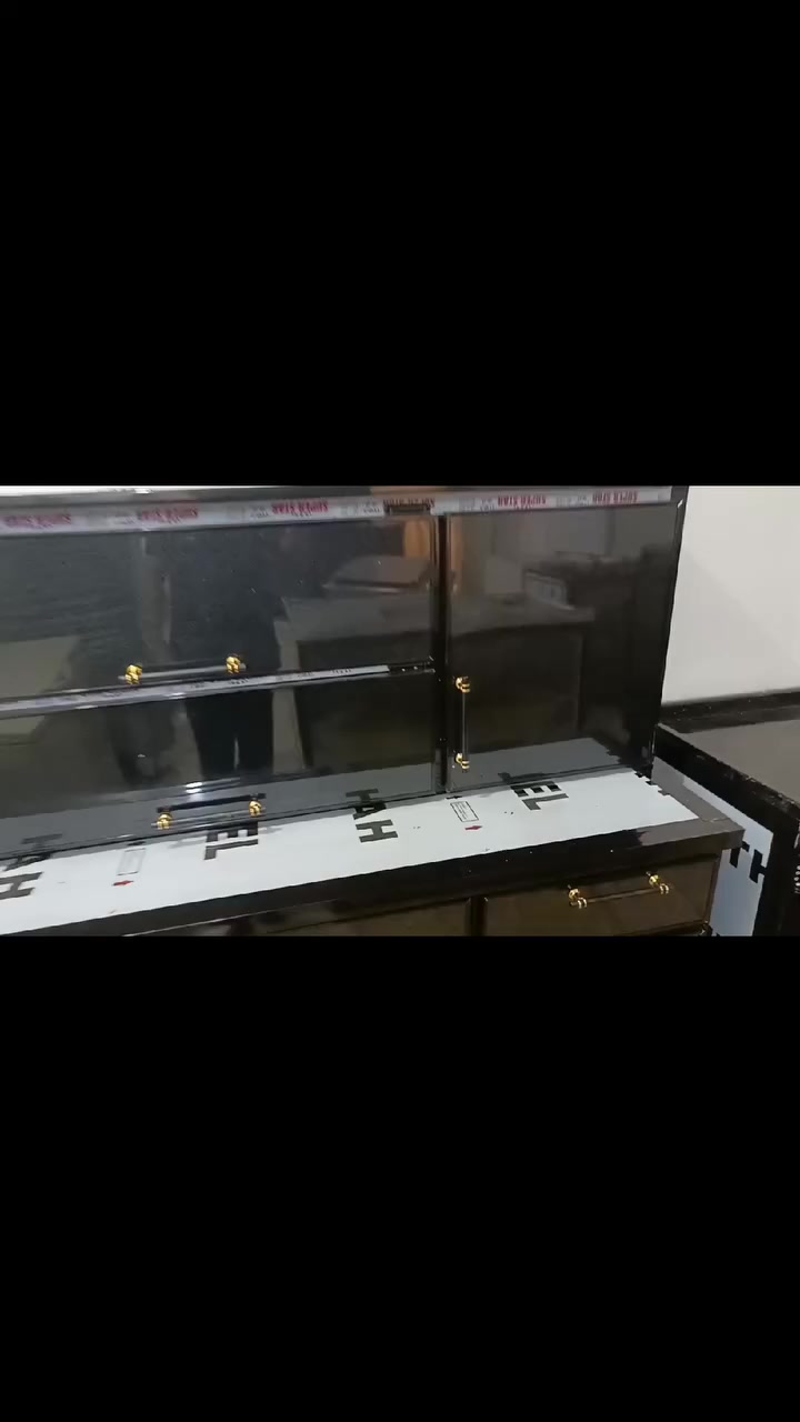 مترين والسنك متر و 30 شغل مضبوط سعر ٣٥٠
***********.                                     اكو توصيل
