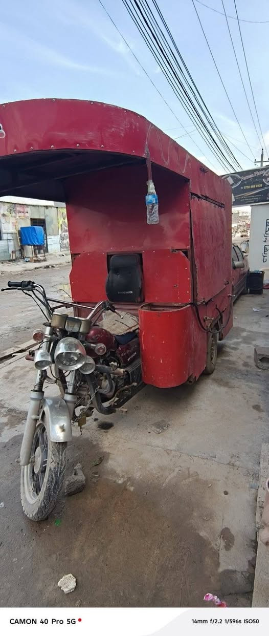 مانتۆڕی سێ تایە بۆ فرۆشتن مۆدیل 2013 مەنەفێس بۆ نرخ پەیوەندی بکەن بە خاوەنەکەیەوە جوابی نامە نادەمەوە*********** أربيل, العراق
