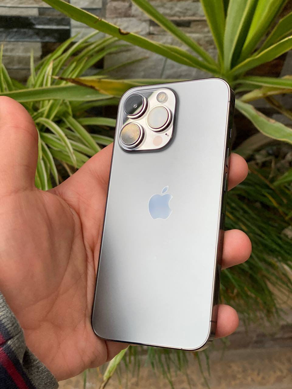 سلام عليكم
iPhone 13 Pro 
ذاكره 256
بطارية 100
مبدل بطارية اصلية فقط 
كأمره واسعة ما شغاله الباقي شغالات 
كامره دمعة
تك سيم 
جهاز نضيف كدام العين 
سعر 250 وبي مجال 
استفسار اكثر اتصل 
***********
***********واتساب 
مكاني موصل ايسر
