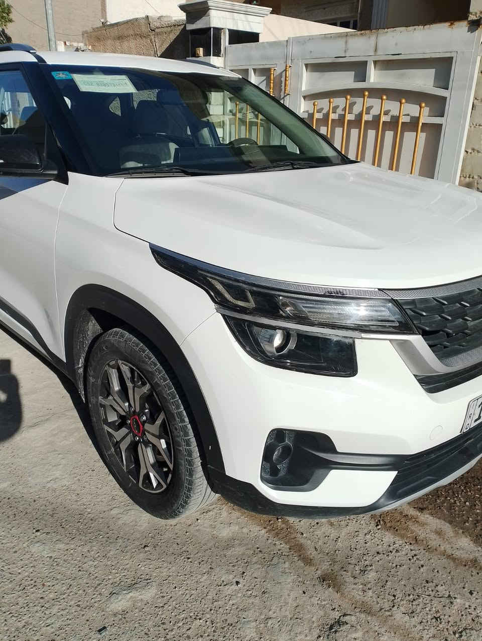 السلام عليكم عندي كيا سلتوز 2023 خليجيه محرك 1600 الأصلي المرغوب مو صيني ماشيا 37 الف  بدون صبغ بدون بارد  السياره جديده وحلوه بصمه تشغيل عن بعد تحكمت شاشه حساس خلفي أمامي وبعد بيها مواصفات رايدها  160 ورقه السياره باسمي  هزه جديده سنويه جديده موجوده بالسيديه وهذا رقمي ***********
