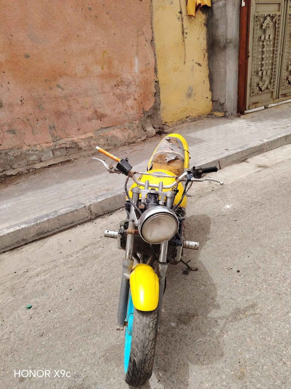 سلام عليكم بطحات عدد اثنين ابيع شلع أوراق كامله ماعرف اشبيهن ابيع هل موجود السعر 600  اثنينهن مكاني البصره *********** /***********
