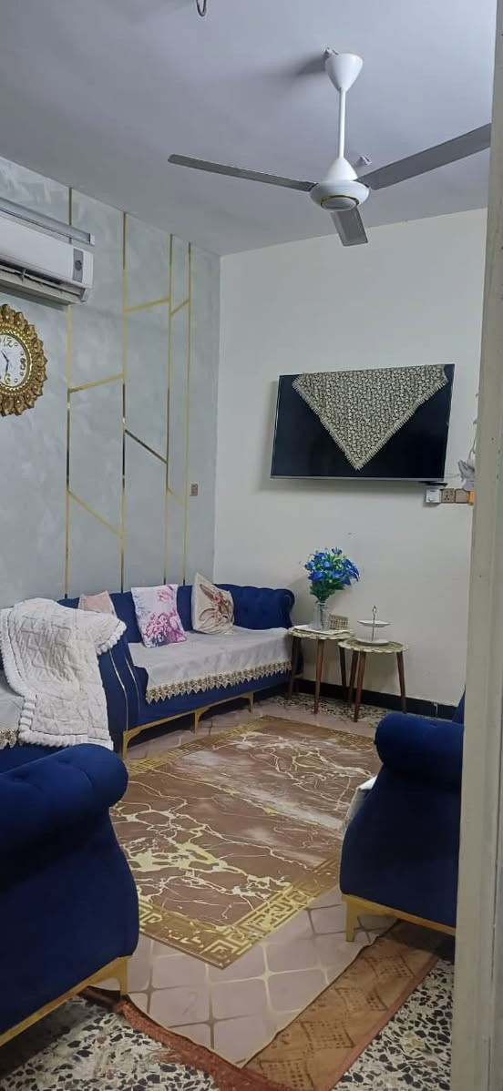 السلام عليكم 
، بيت 100 متر للبيع طابو زراعي ركية وفاضل منطقة البستان فرع اسواق بركات الرسول  اول شارع بعد السيطرة ثالث بيت عن الركن 
الواجهه 6 وربع متر ، النزال 16 
استقبال ومطبخ وهول وغرفة كبيرة 
مناور عدد 2 
حمامات عدد 2 
طابق واحد 
بناء 2022 
***********
