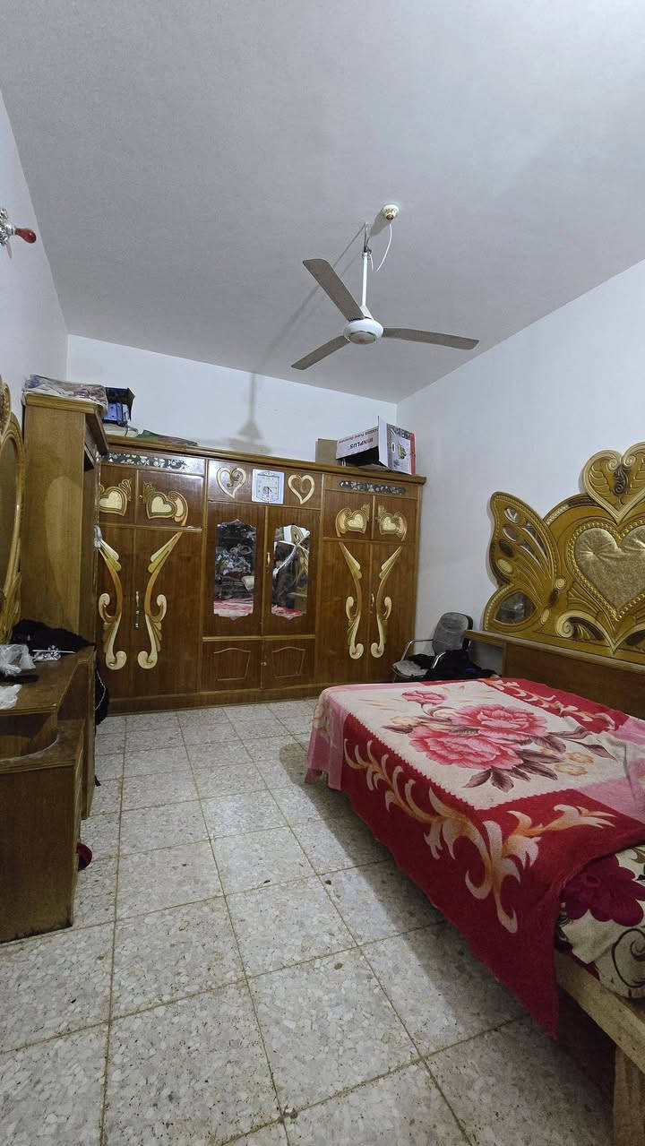 ♛ياﷲ دار مساحه 150 متر بيت نضيف وجديد
♛ سعر الدار 57 مليون وبي مجال 
♛ غرفتين  صاله .استقبال  مطبخ . صحيات 
((بناء طابوق صب كونكريت))
♛العنوان الكوفه البراكية  شارع المطار القديم مقابل صيدلية الالفه شارع 10 متر 
✋💐للاستفسار زورو عنوان المكتب في النجف الكوفه ناحية البراكيه  شارع المطار القديم قرب مخبز ولاية علي 
مكتب المنصوري للعقار ***********
