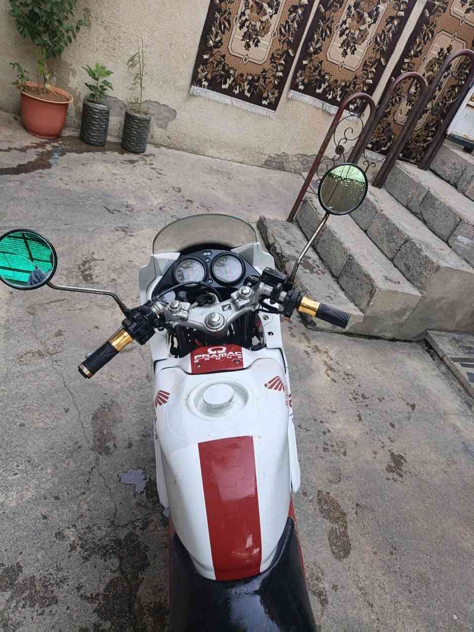 ماطور للبيع هوندا ياباني شرط محرك كير سلف راديتر سطام دهن امامي خلفي حساس رجل لايت  ناصي كيجات حماوه بانزين سرعه رون حماوه باتري جديد بدون اوراق مكفول من السرقه السعر سبعمئه وخمسون الف وبه مجال الموصل الجانب الايسر حي الميثاق الاتصال على الرقم ***********
