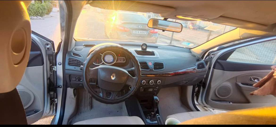 رینۆ فلۆنس 2016 سێ پارچەی بۆیاخە لەکەل یەک دوو تەعدیل بەبێ ژۆرێ بەبێ ئێرباگ سەیارەکە گير و مةكينةو تةبريد و تةقةو رةقةو بةناوكردن هةمووي بةشةرت بەبێ عەیب و مەسرەفە تازە گێر و مەکینەی گۆراوە هەموو شتیی نوێیە تەحویل غرامە بەشەرت بە ناوی خۆمانە سعري ٧٥  مةجال *********** أربيل, العراق
