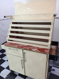 ميز  عطور للبيع نضيف ما مستعمل فصلته وما فتحت بيه السعر والستفسار اتصا...