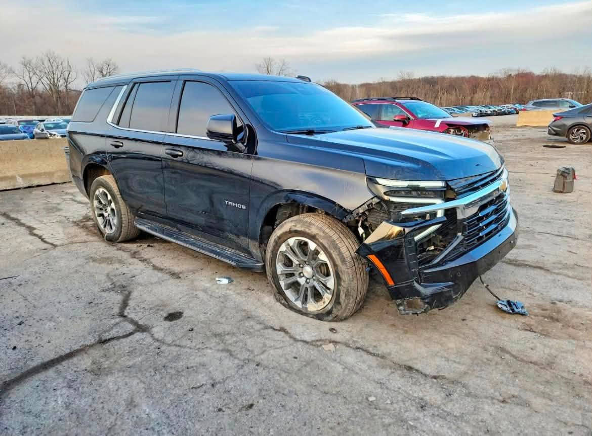 🚙 للبيع | Chevrolet Tahoe LS 2025 🇺🇸🔥
📦 مدة الوصول إلى العراق: 55–60 يوم — المركبة حالياً داخل أمريكا 🇺🇸

💵 السعر: 46,000 دولار — 460 ورقة 💰
(شامل النقل + الكمرك + التخليص الكمركي + الضريبة) ✅

🎖️ سعر حملة كتاب ذوي الشهداء:
💵 39,000 دولار — 390 ورقة 💰
(شامل النقل + الكمرك + التخليص الكمركي + الضريبة) ✅

📄 الحالة: حادث بالدعامة الأمامية فقط، وباقي السيارة بحالة جيدة.

📍 العداد: 38,989 MI

🔍 تفاصيل المركبة:
• الفئة: Chevrolet Tahoe LS 2025 ✨
• المحرك: V8 سعة 5.3 لتر ⛽
• ناقل الحركة: أوتوماتيك 10 سرعات ⚙️
• اللون الخارجي: أسود 🖤
• اللون الداخلي: أسود 🖤

✨ أهم المميزات:
• شاشة لمس 17.7 إنج
• عدادات رقمية 11 إنج
• Apple CarPlay وAndroid Auto لاسلكي
• كاميرا خلفية
• حساسات خلفية
• تشغيل بصمة (Push Start)
• دخول ذكي (Keyless Entry)
• مثبت سرعة (Cruise Control)
• تحذير الاصطدام الأمامي
• مساعد الحفاظ على المسار
• فرامل طوارئ أوتوماتيكية
• مكيف أوتوماتيك
• 8 مقاعد مع إمكانية طي الصفين الثاني والثالث
• مصابيح LED أمامية وخلفية

📲 للحجز والاستفسار:
👉 https://wa.me/message/CZHHU4Y7NCNYE1


**إذا كنت صاحب هذا الإعلان وتريد حذفه لأي سبب، رجاءا أرسل رسالة إلى الدعم الفني**
