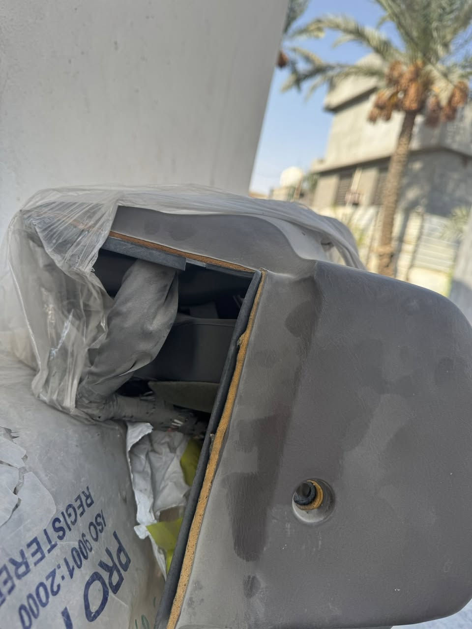 السلام عليكم اخوان أعضاء الكروب المحترمين عندي دشبول كامري موديل ٢٠٠١ويرهم على الموديلات ٩٩ و٢٠٠٠ و٢٠٠١و٢٠٠٢ نضيف كلش فتحته من كصه كامل مع جميع تفرعاته الفيش والساعه والكيجات لون عسلي ودعاميه خلفيه تجاريه جديده لون اسود بسعر مناسب الي يريدهم يتصل على الهاتف ***********
