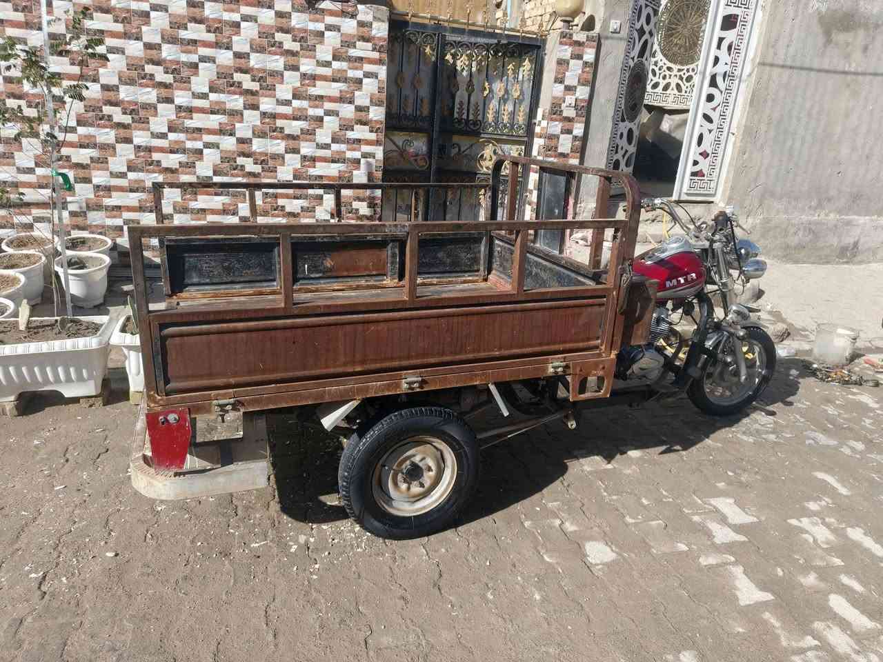 السلام عليكم للبيع ستوته نضيفه  الفين وسبعه اوراقه ضايعه الستوته نضيفه على البلاد  كفاله عامه اكسن مكفول محرك مكفول كهرباىيات كله شغاله العنوان نجف *********** السعر ٧٥٠
