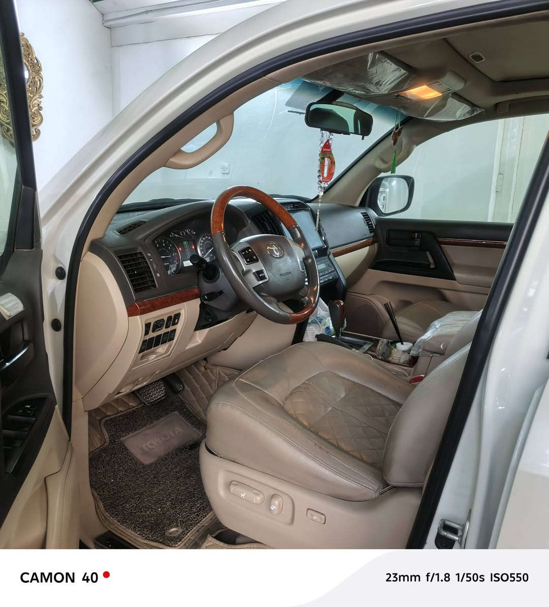 لاندكروز 2015 فطيم رقم سليمانية مميز مكفولة كفالة عامة و السونار مرفق بالصور
للاتصال *********** السيارة
 معروضة 440 وبيهه مجال قليل
ماشية 155الف قابل للزيادة
