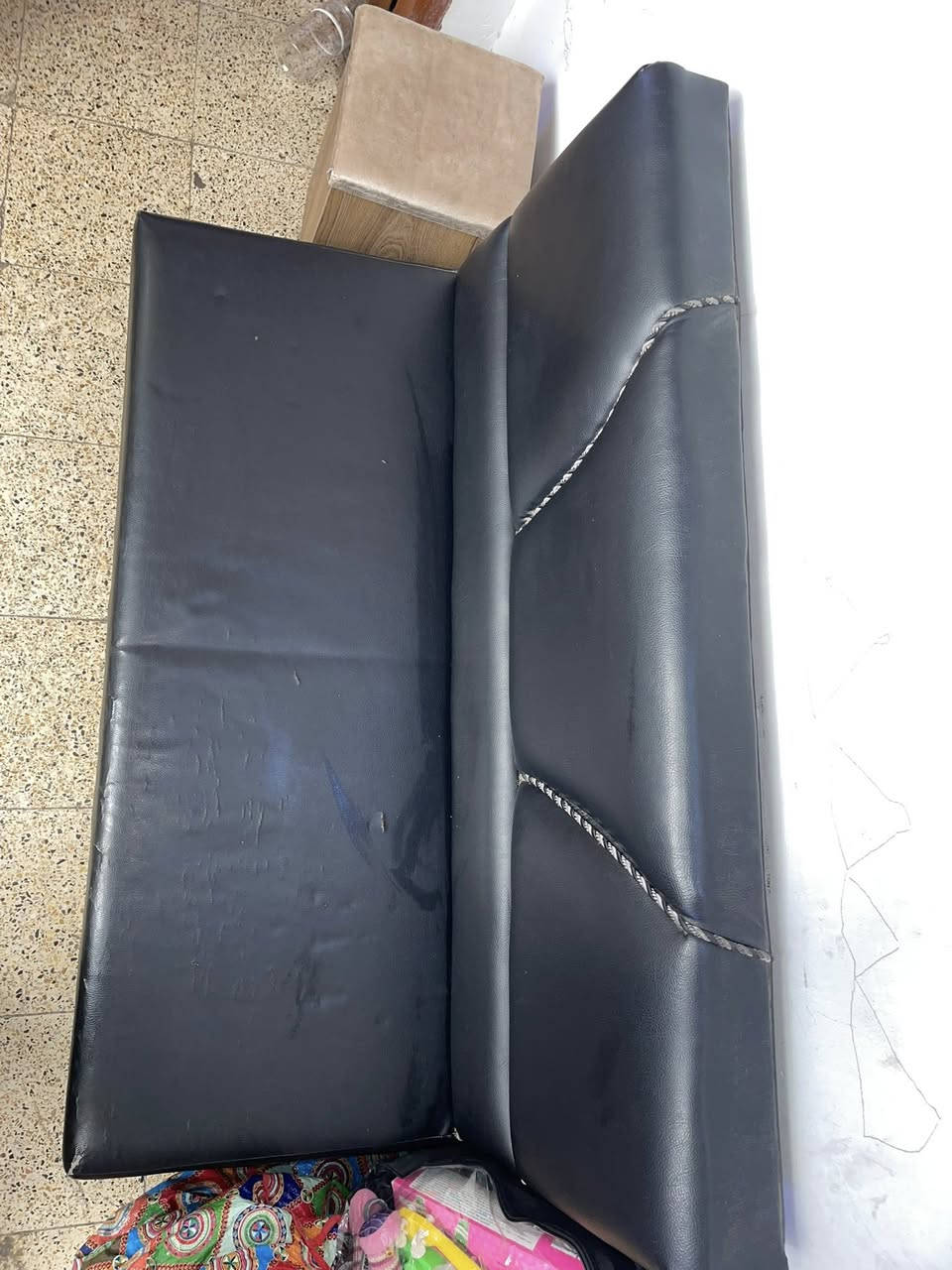 كرسي حلاقه جك ويرجع الضهر مالته نضيف كلش سعره ١٠٠وبيه مجال ومغسله فرفوري هم بيها جك تتحكمين بيه ١٠٠ وبيه مجال وهاي قنفه 40 اريدها *********** مكاني شهداء السيدية وعندي مواد صالون
