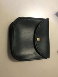 محفظة جلد • خضرة • تركب بالحزام