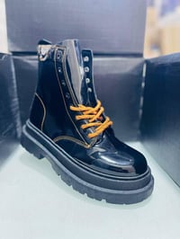 شباب عندي ذني القطع تقريبا 50 قطعة القياسات من 40 لل 44 سعر القطعة 8 ا...