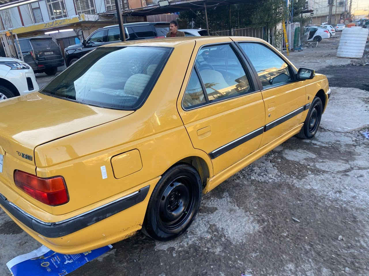 سلام عليكم للبيع بيجو بارص موديل 2015 سياره جديده مكفوله صدر امامي خلفي جديد تخم تاير كير مكينه كفاله تبريد ثلج بيه تصليح خفيف بل هلال مكان بلديات السعر 50 وبيه مجال ***********
