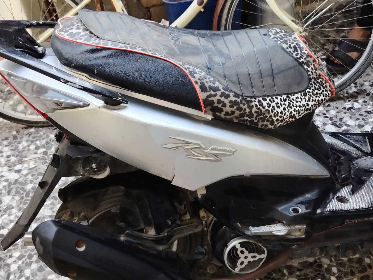 سلام عليكم دراجه للبيع ماكس مضلع دراجه جديد بس انتركت بسبب ال عمل مكينه نضيفه صلنصه رياضي دراجه يرادلهه ترتيب مكانهه بغداد لأمين الثانيه بل سده سعر 350 وبيهه مجال حك الجيه ***********
