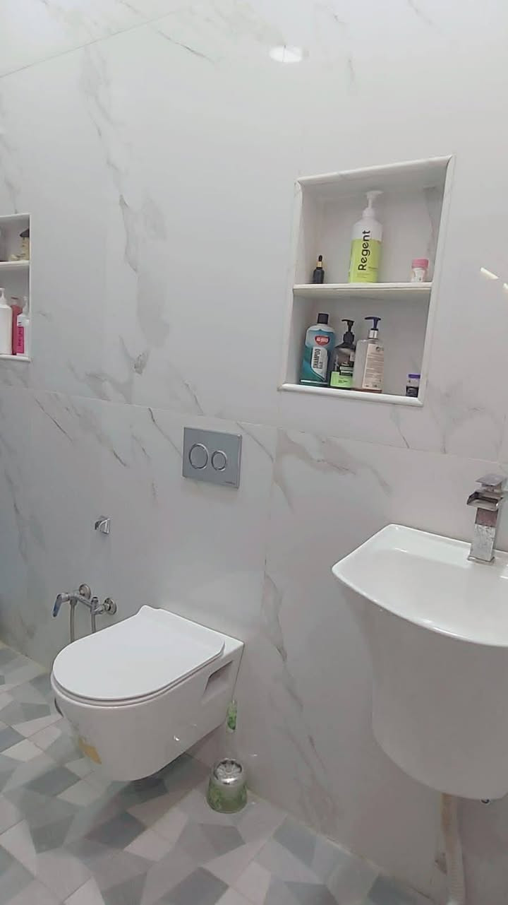 السلام عليكم
بيت للبيع بناء حديث درجه اولى يحتوي صاله واستقبال وغرفه نوم جوه مطبخ حار وبارد وفوك غرفه وصاله النزال سته وربع في ١٦ قريب عل الولايه السعر عل الخاص العنوان كربلاء الجاير قرب اسواق الكفيل وهذا رقمي *********** اتصل وبيك خير وتدلل
