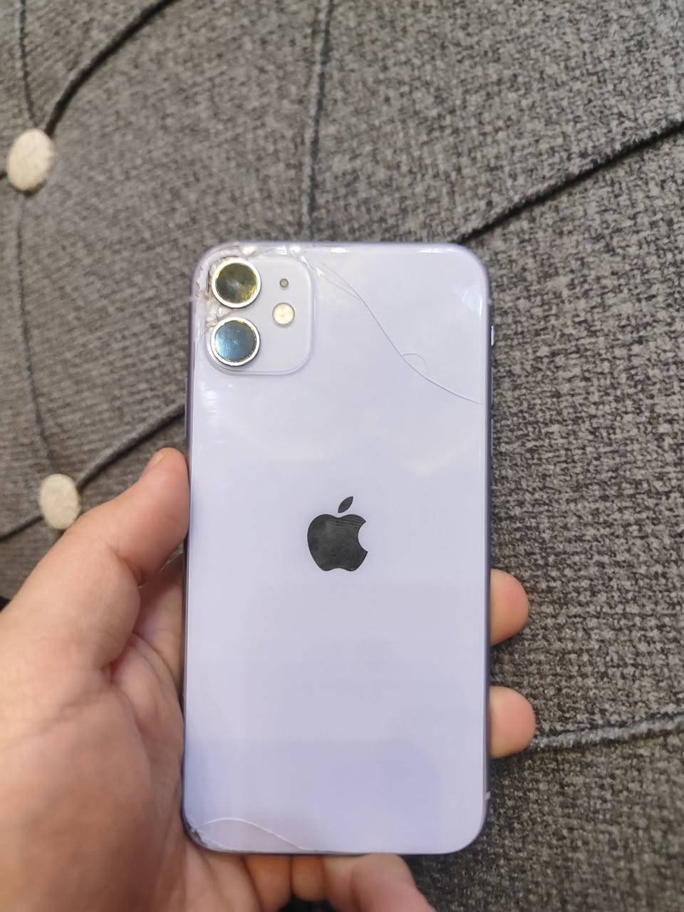 ايفون 11 عادي 
مثل ما موضح بل صور
فيس ايدي شغال
128
سعر 125
***********
