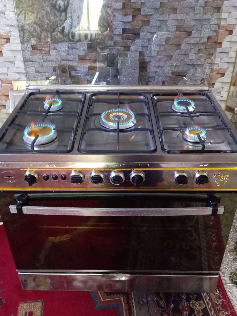 طباخ فريش المصري الباب الاول نضيف الفرن مزدوج مع كيزر تعليك حجم 80 لتر غير مستخدم مع هيتر ايطالي للاستفسار : ***********
