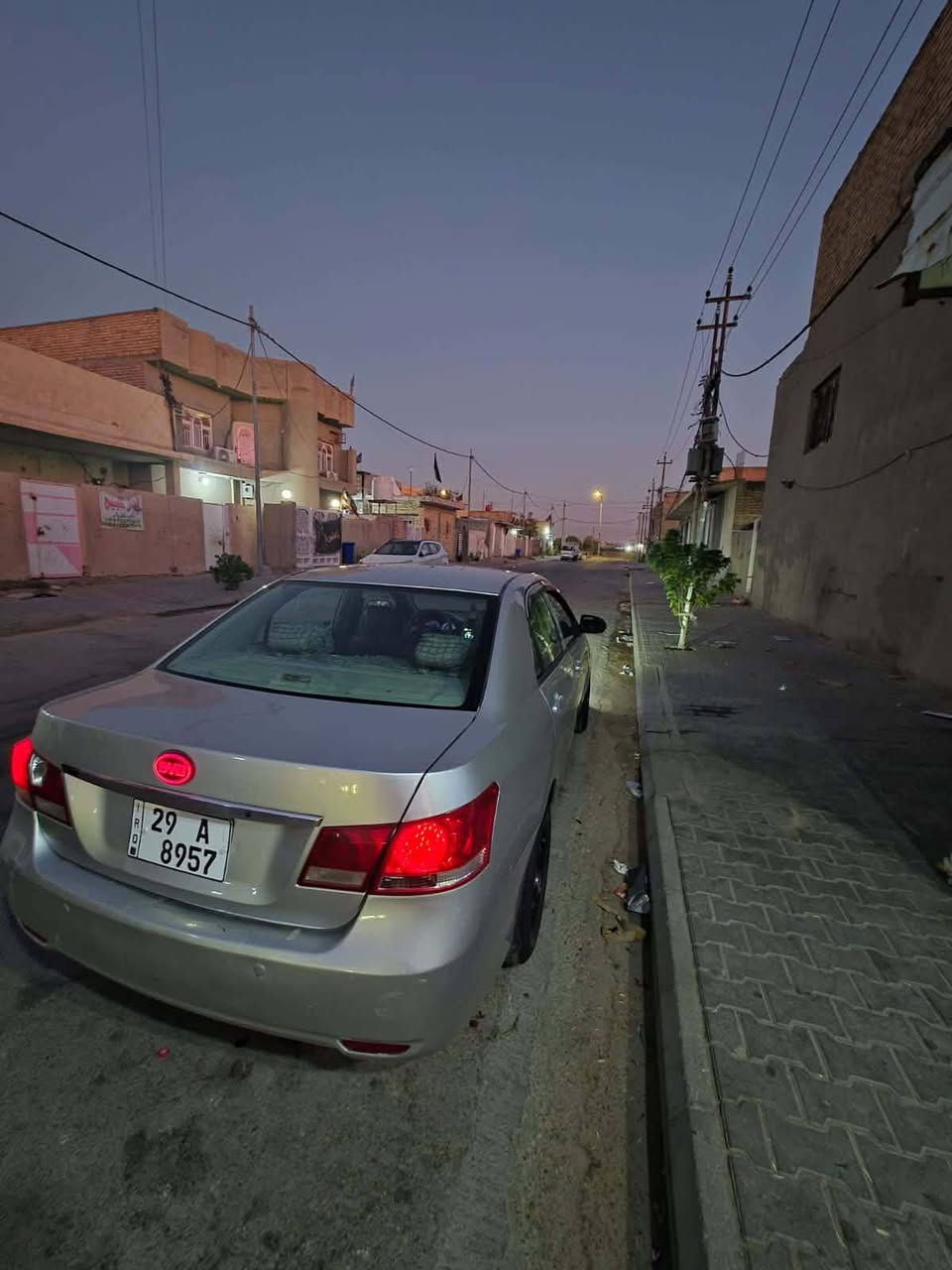 Byd G3 2013
بـ اسمي رقم واسط إنكليزي 

مصبوغه  عام  جماليه ومحوره كورلا كير ومكينه 1600تبريد ثلج صدر امامي تعبان شويه  سنويه 30تنتهي  شرط تحويل 43وبيها مجال قليل المكان كوت ***********
