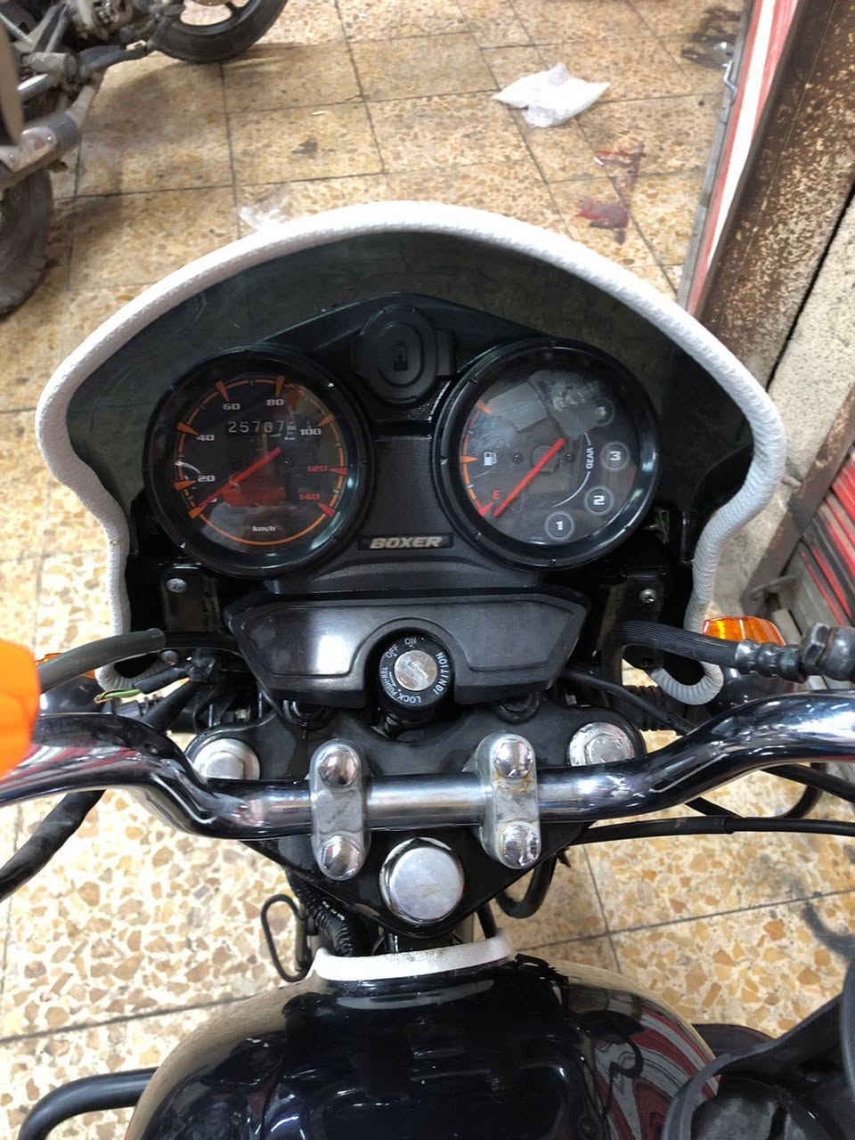 السلام عليكم بوكسر جبلي موديل 23 مرقم بغداد شرط التحويل مجفته وكاله قبل 6 اشهر  المكينه خير من الله لا تبخير ولا تنقيص جديده كلش الدراجه السعر 2400 مليونين وربعميه بيه مجال للشراي مكاني بغداد السيديه ***********
