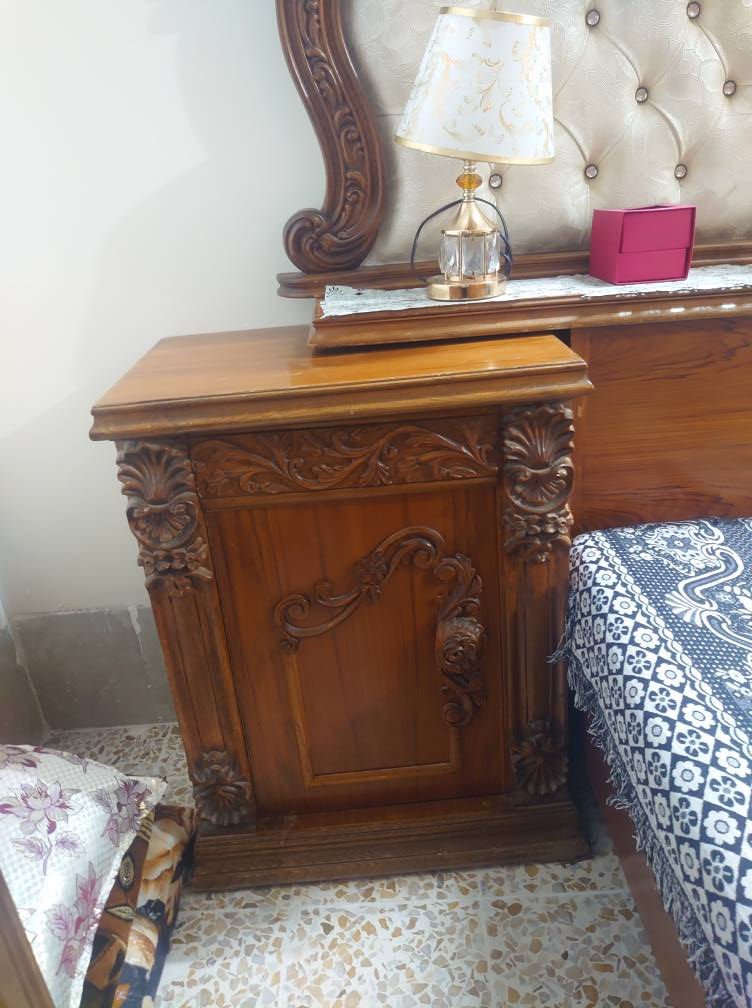 غرفه نوم ثقيله شغل عراقي شرط الشغل نضيفه حيل سعر مليون 800 وبيه مجال قليل مكاني ايمن العبور شراي خابر ***********
