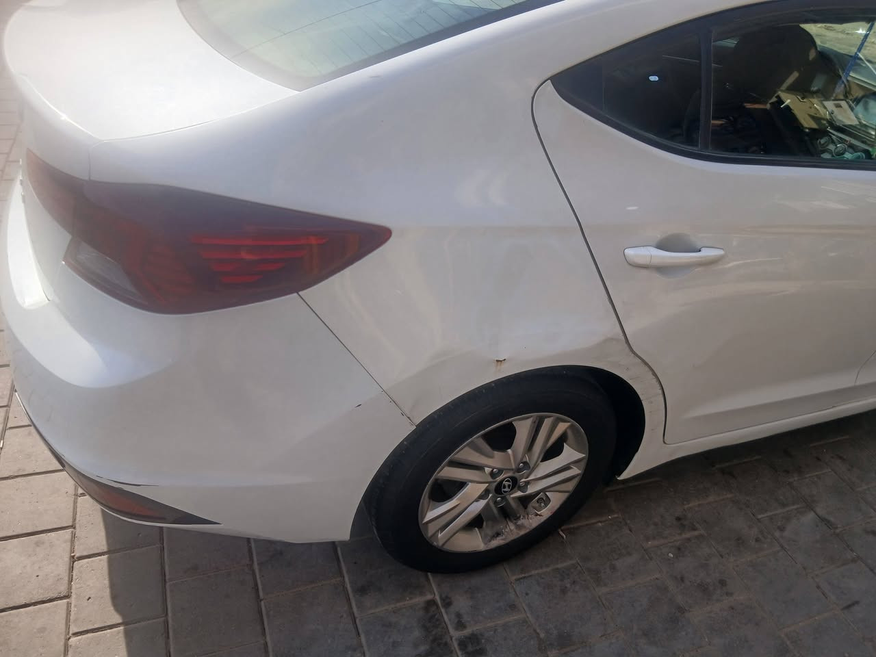 الانتره موديل ٢٠١٩ اربيل  ماشيه ١١١ الف
بيها  طخات  بصيطه  فقط  ايرباك  برده  بيها   
كامله من   صدر كير اي تي 
 رايدها  ١٠٧ وبيها  مجال  قليل  
***********
***********
بغداد حي اور
