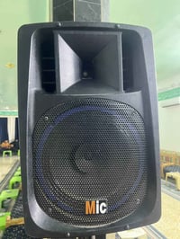 للبيع زوج سماعات دب وزوج W17 نضيفات عل فحص السعر خاص او اتصل على الرقم...