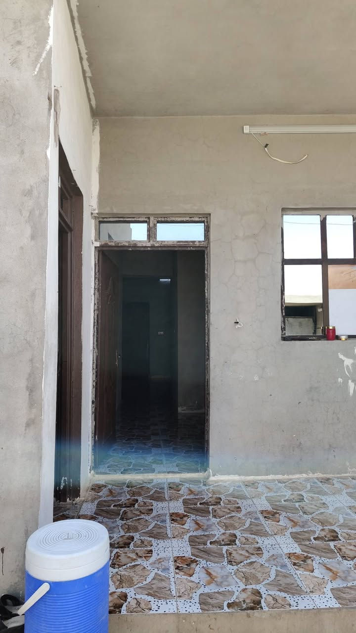 بيت زراعي سند 25لي بيع مكان قوسيات وره مجمع نخيل علئ طريق قديم مال دهوك المسحه 165متر بيت كامل السعر 35بي مجال ***********
