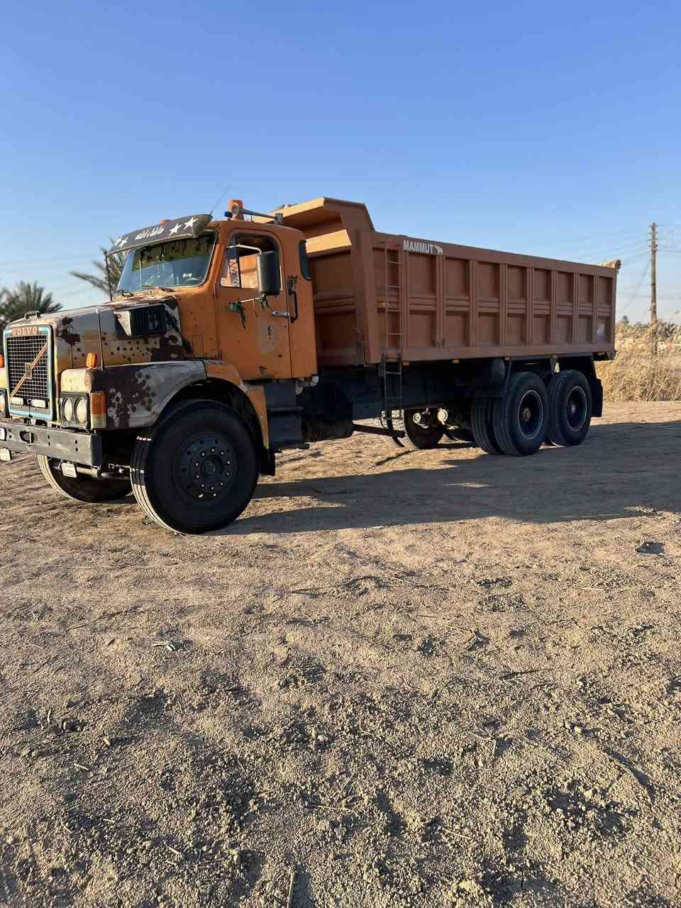 للبيع فالفو 82رقم إنكليزي  بسمي مكينه N10كير 4*4دبل فقسه مجموعه خفيفه تخم تاير جديد جاهزه للعمل للاستفسار  ..***********
