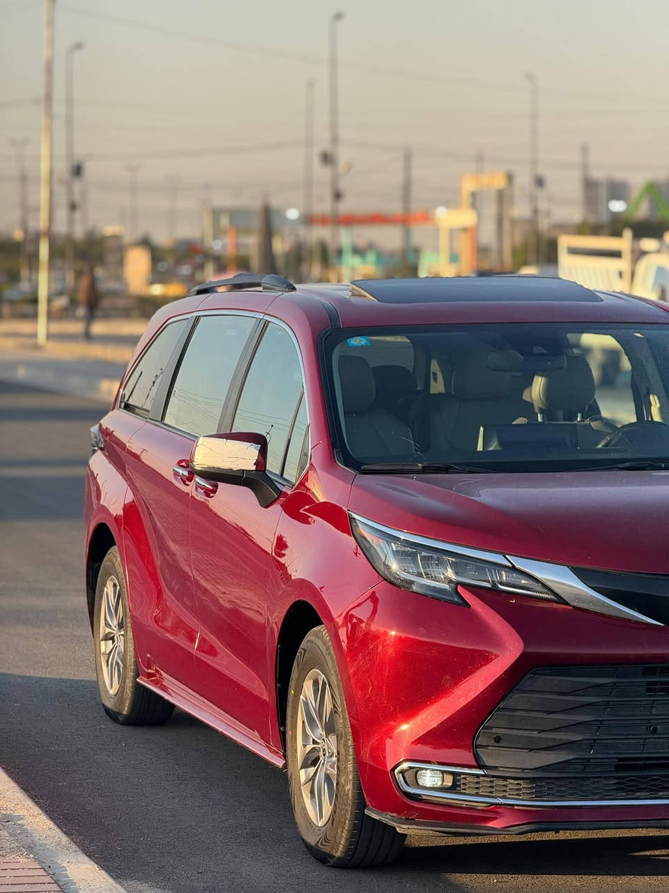 ‏للبيع  تويوتا سينا 2023   TOYOTA SIENNA XLE HYBRID 2023
‏
‏-النوع تويوتا سينا 2023 وارد امريكي 
‏-الفئة  XLE
‏-المحرك : 2500 cc هايبرد
‏-عداد المسافة 71 الف ميل
‏-اللون ماروني 
‏-تحديد مسار
‏-رادار امامي 
‏- رادار خلفي 
‏- رادا جانبي 
‏-كامرة خلفية
‏-تبريد 3 قطع مع تحكم خلفي 
‏-3 انظمة قيادة
‏-هاند بريك بصمة
‏-حساسات خلفية
‏-فتحة سقف
‏-تشغيل بصمة
‏- 5 بصمات
‏-حساسات امامية
‏-كشنات جلد 
‏-كشنات كهربائية
‏-حساس امطار
‏-حساس لايت (عالي ناصي)
‏-شاشة لمس كبيرة
‏-تدفئة كشنات
‏-انارة LED خلفي وامامي
‏-لايت عالي ناصي زينون
‏-خاصية طي المقاعد الخلفية لزيادة مساحة التخزين
‏-مقعد اضافي متحرك ( كرسي اطفال)
‏-ابواب كهربائية شفط
‏-جنطة شفط كهربائية
‏-فتح وغلق الابواب بخاصية (الركلة)
‏-فتح وغلق الصندوف بخاصية (الركلة)
‏-نظام صوتي مميز مزود ب دمامات في الصندوق
‏-نظام التوقف الذاتي
‏-وبقية مواصفات XLE المعروفة
‏-رقم الشاصي موجود بالصور
‏
‏حادث السياره فقط بنيد و بارد
‏ بالجاملغ الخلفي
‏صور الحادث موجوده بالمنشور 
‏السعر 250 شدتين ونص بي مجال 
‏للاستفسار الاتصال
‏***********
