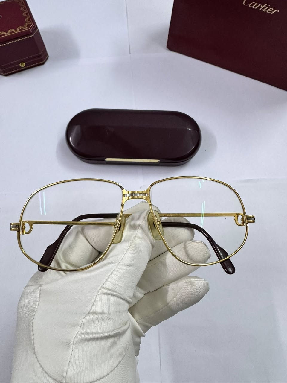 السلام عليكم 
نظارات كارتير بانثير (Cartier Panther)
من دار الأزياء الفرنسية الشهيرة (Cartier)
فرنسي أصلي 
تغليف ذهب سميك
عدسات طبية غير معروفة الدرجة
قياس 59/14
نظافة ممتازة
التواصل عالخاص


**إذا كنت صاحب هذا الإعلان وتريد حذفه لأي سبب، رجاءا أرسل رسالة إلى الدعم الفني**