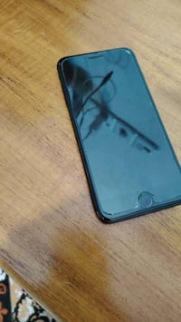 جهاز ايفون 7 بلاص ذاكره 128 الجهاز نضيف كلش وشاحنته الأصليه ويا السعر ...