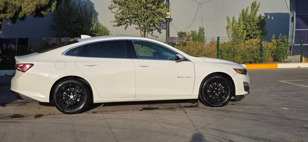 ئەم سەیارەیە بۆ فرۆشتن
مالیبۆ Ltمۆدێل ٢٠٢٢ ناو رەساسی  ٦٨هەزار ڕۆشتوە چەمەڵخەو بۆندید بۆیاخە چەمەڵێخی سەکنی  کارتی هەیە سەیارەکە ناو ڕەساسی و مەرخوبە  سەیارەیەکی زۆر جوانە و ماڵی دۆستە هیچ کەمو کورتیەکی نیە سەیارەی دەستی خۆمە و هی مەعرەز نیە 
بە شەرتی گێڕ و مەکینە و خرامە و تەحویل
سەیارەکە سەنەوی تازەیە تا ناوەڕاستی ساڵی 2028
نرخ / 127 وەرەقەو و معامەلەیەکی کەم
ژ.م / ***********
سەیارەکە لە سلێمانیە السليمانية, العراق
