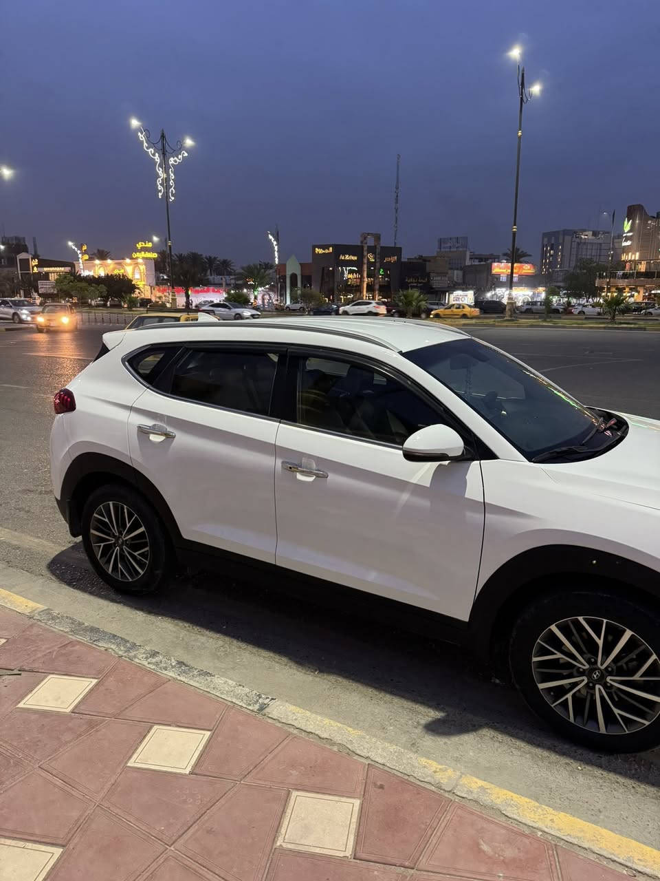 السلام عليكم
توسان2020 خليجي رقم بغداد
فول مواصفات عدا البانوراما 
مكفولة من اي صبغ فقط بارد خفيف بالجنطة وشوية بالجاملغ
ماشية 90 الف كيلو
مكان السيارة كربلاء 
السعر 205 وبيه مجال
للأستفسار ***********. ***********
