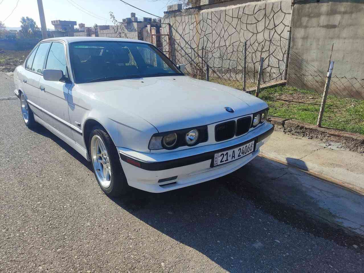 BMW 525     موديل 94  
فول مواصفات من دعامية لدعامية بدون ضربة صبغ بلادي كلشي على وضع شركة كشن هيتر  بس موسلايت كير اوتماتيك  مكينة 525 لاصرف ولا بخار  تبريد جامات كهربائي كلة شرط سنوية جديدة سيارة نضيفة احلى من صورة تخم صدر لوك  شرط تحويل سعر 82 مجال قليل عليها غرامة 000 910      ***********   ***********  مكان التون كوپري
