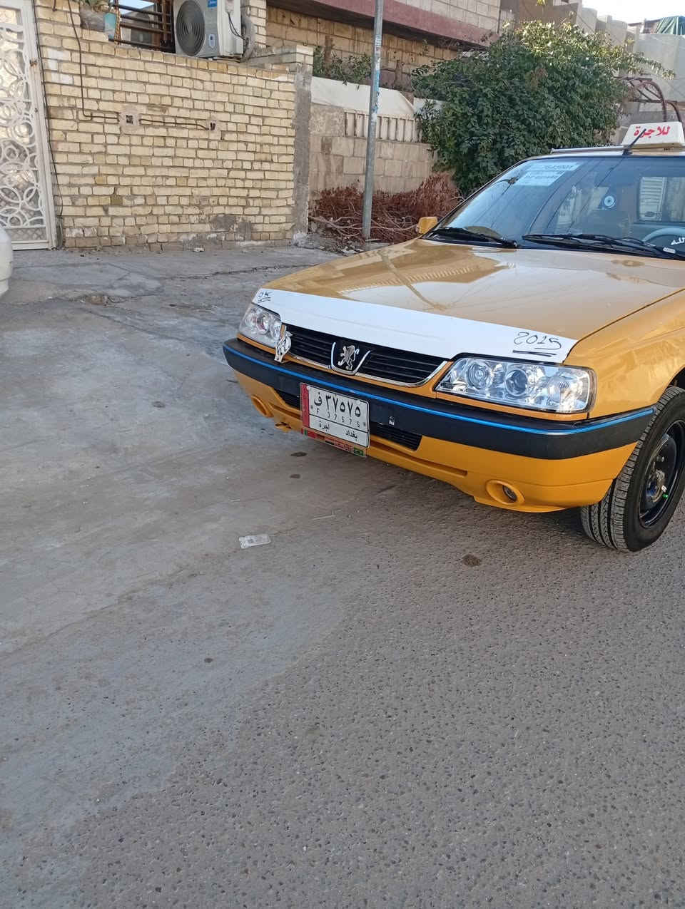 من رخصت الادمن اخواني لميس موديل 15 كفاله السياره بيهه فقط جاملغ امامي صبغ رقم بغداد تحويل مباشر مصفره هيه وغرامات مكينه وكير فرنسي قبل 25يوم شاديهن كلج جديد مشط وصدر كارتون سياره خير من الله كهربائيات كلهه شغاله 
للبيع وسعره 42وبيهه مجال حك الجيه بس 
ومكانه بغداد حي المواصلات واي استفسار على رقمي *********** ابوزينب
