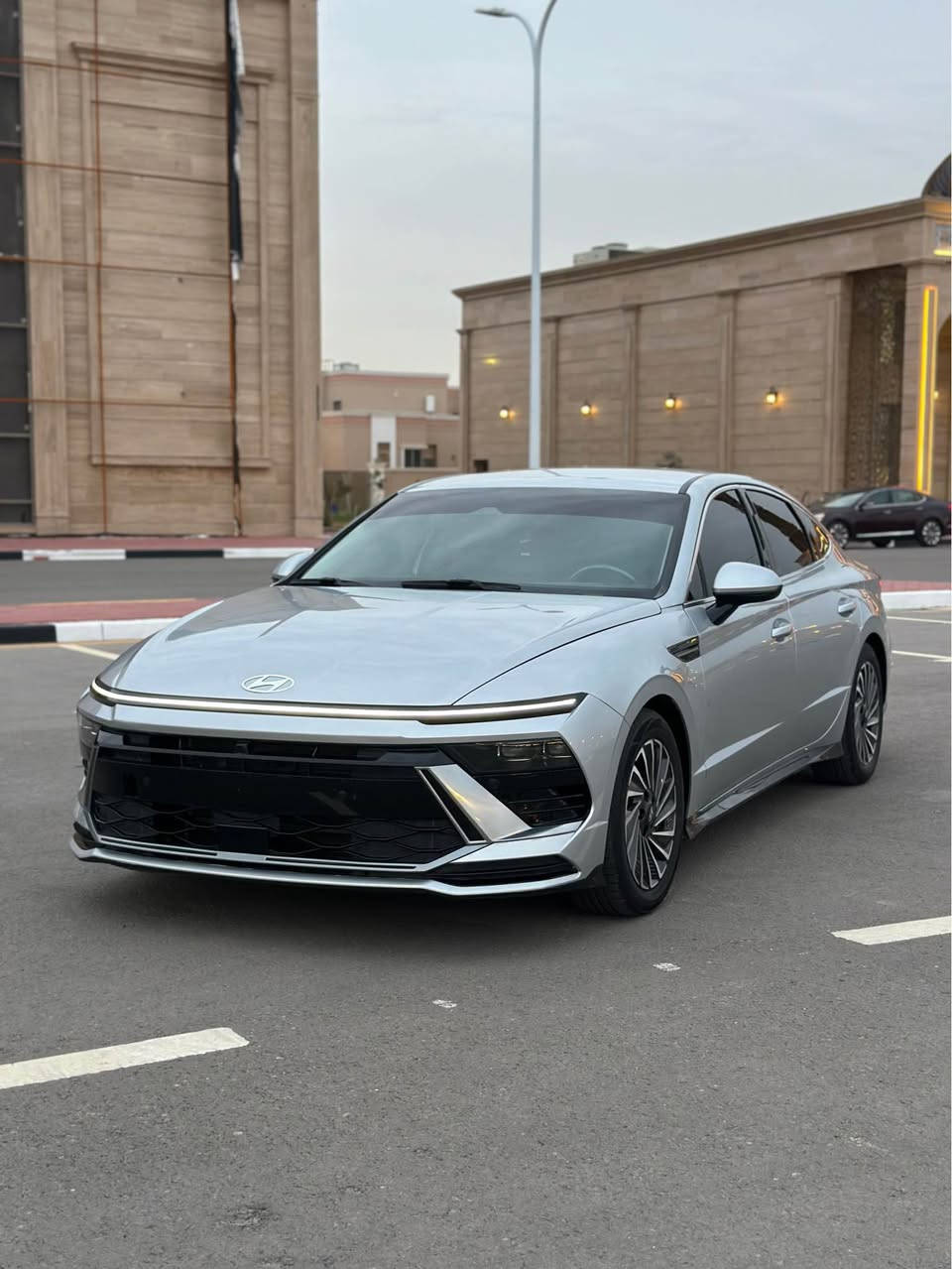 السلام عليكم 
سوناتا هايبرد2024   دخول جديد تترقم جميع المحافضات مجاني 
محرك 2000+ منضومه هايبرد سياره جديده ماشيه 23 الف   حادث جاملغ وبنيد وجاملغ كلير من امريكا  

الموصفات SLE المعروفه 
بصمه + تشغيل عن بعد 
شاشه متصله ديجتل 
كشنات الاماميه كهرباء + تدفئه
تبريد شاشه + قطعتين 
شفتات بل ستيرن 
دجتل متغير  
بعد بيها مواصفات
السعر 213  وبيه مجال 
العنوان البصره 
*********** البصرة, العراق
