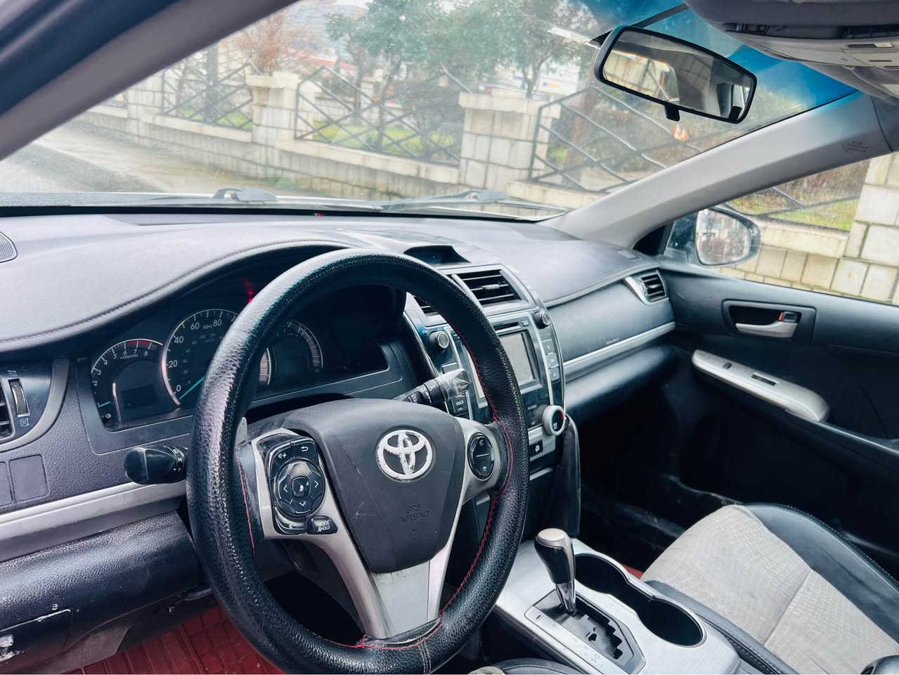 کامری 2012  سلایت
سەیارەکە نمونەیە لەجوانی
بێ ساردو شوخت
گێڕومەکینەی بەشەرت
ڕەقەم وسەنەوی نوییە
بێ مەسروفە
سێ پارچەی هەیە کەمێک ناوەکەی گرتوە
***********
***********
شوێن: قەلادزێ بشدار, السليمانية
