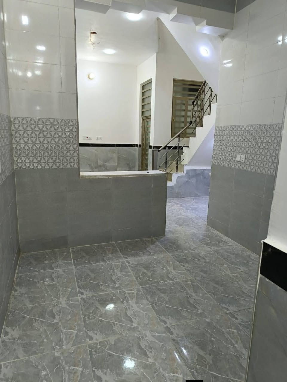 دار للبيع حي الغدير  قرب الفلكه مال قاضي  المساحة 100متر الإستفسار *********** اتصل@الجميع
