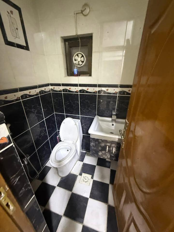 #للايجار_في_السيدية
دار سكني المساحة 120م

يحتوي ع ثلاث غرف نوم وصالة ومطبخ وخدمات

السعر مليون قفل 

للأستفسار:***********

مكتب الفهد الهندسي للمقاولات العامة
