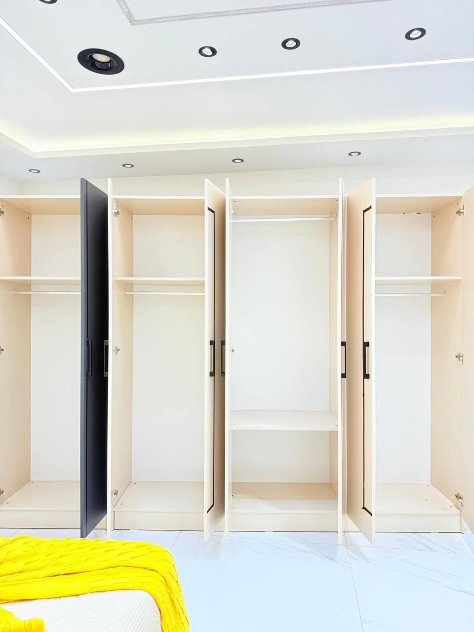 غرفه نوم تركيه خشب درجه اولى وبضمان حبايب 
 
وصلت الغرفه الموديل الجديد والسعر صدمه 
بس بمليون و١٠٠ شامل توصيل وشد بكادر محترف 
مميزات الغرفه 
سؤال
*تم وصول موديل ماكروت       الجديد*

❇️كنتور 3 متر
❇️7 قطع         
❇️ برغي  حديد
❇️ شغل ممتاز وأصلي 
  انار بل سرير 
 ✅طابوريه خشب شد 
  للاستفسار اكثر اتصل على 
*********** 
او مراسلتنا على بريد الصفحه
