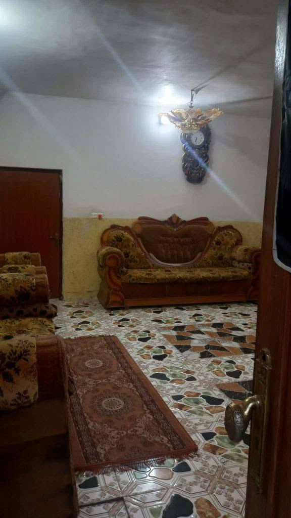 *🏠 للبيع والمراوس | دار + قطعة 600م 🏠*

*📍 الموقع:* بابل - ناحية أبو غرق - قرب مقام الخضر (ع)  
منطقة سكنية عامرة وقريبة على التبليط

*📋 تفاصيل العقار:*  
- *المساحة:* 600 متر - دار + حديقة مرتبة مثل ما واضح بالصورة  
- *الملكية:* طابو زراعي سند 25  
- *ملاحظة:* بدون تحويل - الكاع مال يهود سابقاً يعني ما تتحول لطابو صرف  
- *الخدمات:* ماء + كهرباء متوفرة  
- *المواصفات:* حوش كبير مفروش كاشي، حديقة خضرة، كعدة خارجية

*💰 السعر:* 45 مليون دينار فقط  
_السعر للبناء والحديقة - فرصة_  
*✅ نقبل المراوس*

*📞 للاستفسار:*  ***********
راجع مكتبنا في ناحية أبو غرق حلة, بابل
