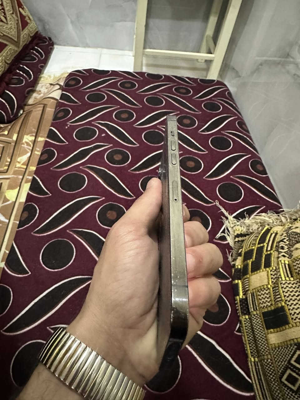 أيفون 12برو ماكس لون اسود الجهاز كل مكفول كامل ع وضع الشركه فقط مستبدل شاشه قطعه اصليه من أبل باقي الجهاز كل مكفول ذاكره الجهاز 512 الجهاز صوت إتصال اللمس فيس ايدي كلشي شغال سعر الجهاز 380 وبي مجال بسيط العنوان بغداد المنصور رقم تلفون *********** وبي واتساب
