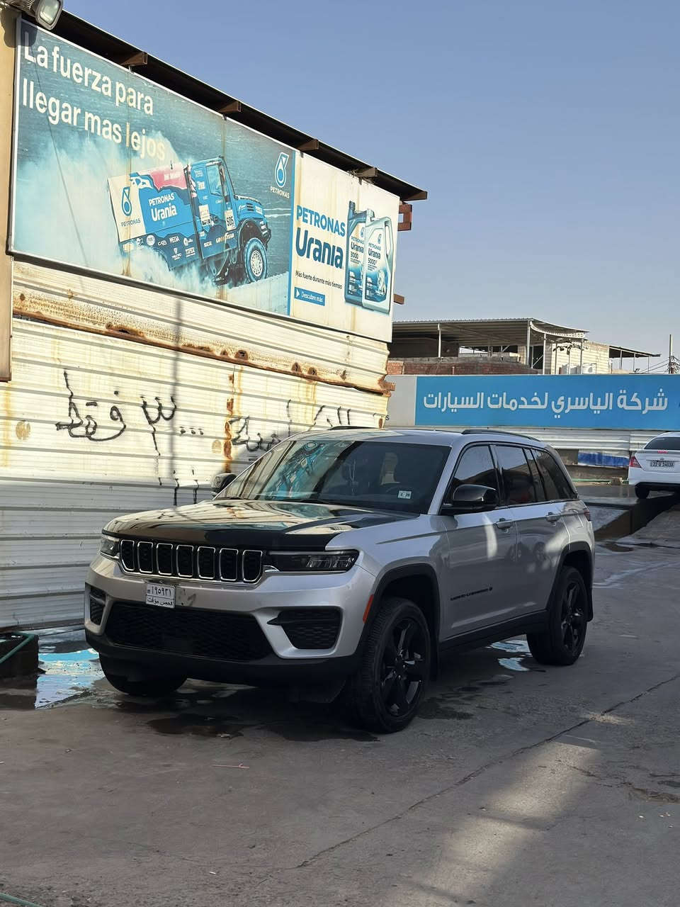 جيب كراند شيروكي التيتيود بلاك ادشن .

الموديل : 2024 . (وارد امريكي) .

293hp . V6. 3.6L : المحرك

العداد : 19 الف كيلو متر .

المواصفات :

* 5 راكب .

﻿دفع رباعي 4x4 .

﻿رادار امامي مع مانع تصادم .

﻿تحذير الخروج عن المسار .

﻿تحذير النقطة عمياء .

نظام تحذير عند التقاطعات.

* شاحن موبايل وايرلس.

* ويل قياس 20 انج .

* فتحة سقف .

* لوحة القيادة بقياس 12 أنج.

* كير شفتر بالستيرن .

* كاميرا خلفية.

*شاشة متوسطة 8.1 أنج

* المصابيح الأمامية زنون .

* كشافات الضباب زنون،

* دخول ذكي.

الصندوق الخلفي كهربائي .

﻿فرش المقصورة الداخلية من الجلد والشاموا .

﻿مقعد السائق كهربائي .

﻿المقاعد الأمامية تدفئة .

﻿حساسات خلفية .

﻿دوسات جانبية .

﻿مكيف خلفي .

﻿تدفئة مقود القيادة .

﻿مانع تصادم خلفي .

﻿بلوتوث تلفون .

دخول جديد كتاب شهداء (محافظة البصرة)

للاستفسار التواصل مع الرقم: ***********
