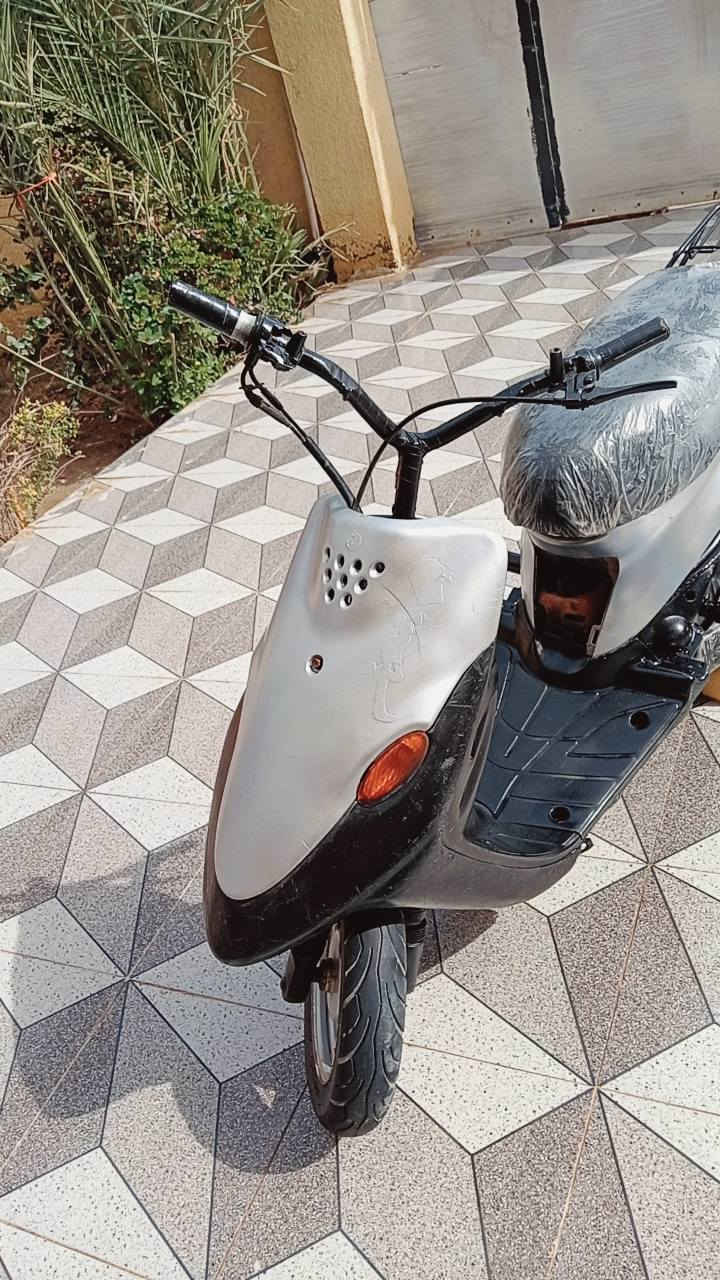 سلام عليكم دراجه بيجي نضيفه مكينه نضيفه ما مفتوحه مكاني كوت سعر 200 وبيهه مجال لتصال ***********
