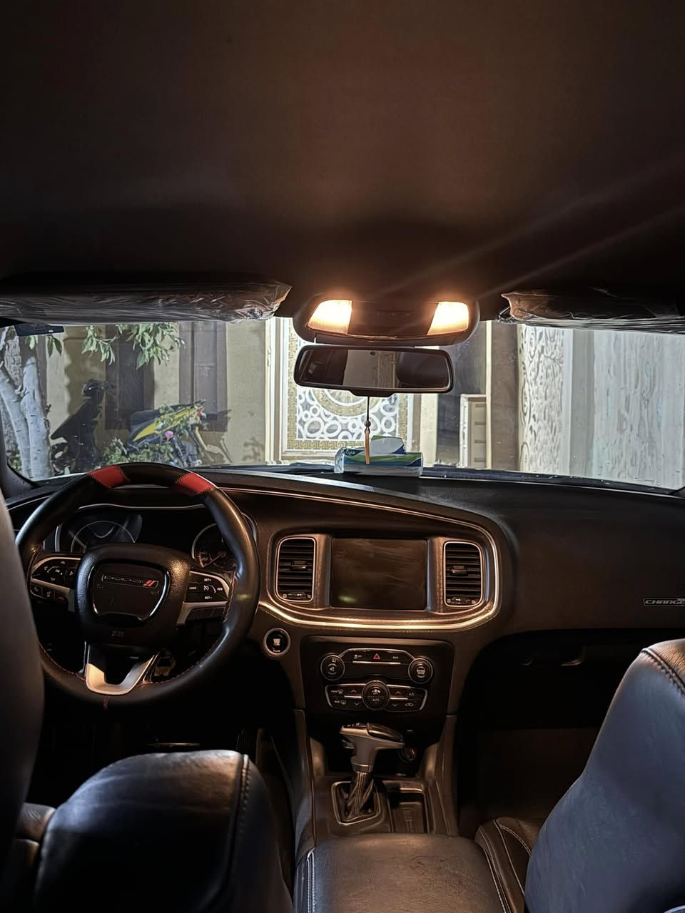 السلام عليم 
دوج جارجر موديل 2015
مكينه 3600
الضرر الجاملغ الخلفي بارد فقط 
ماشيه 150الف 

السعر 185وبيها مجال 
رقم الهاتف ***********
