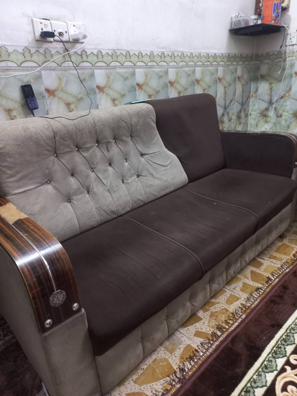 تخم  مستعمل نضيف
ثلاث قنفات وكرسيين
السعر 110
وبي مجال 
لاستفسار ***********
مكاني الحسينيه شارع ابو سمير
